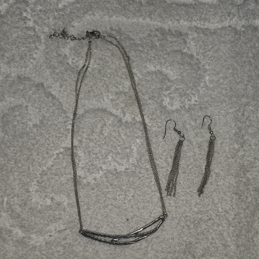 Elegant Silver Necklace and Earring Set